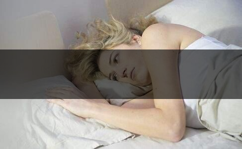 喝茶失眠怎樣才能快速入睡，這樣可以有效防止失-2