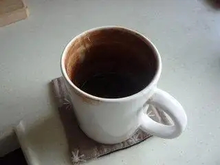 茶垢清潔有妙招，一分鐘讓茶杯光亮如新！