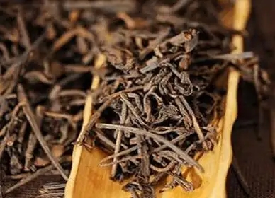 普洱茶的茶梗含量控制在多少算合理？