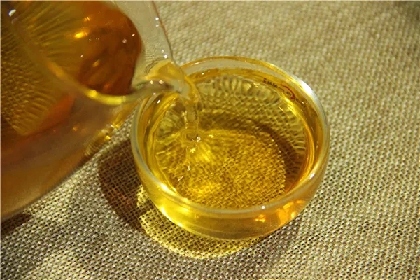 還在用自來水泡茶？難怪你泡的茶滋味不行~